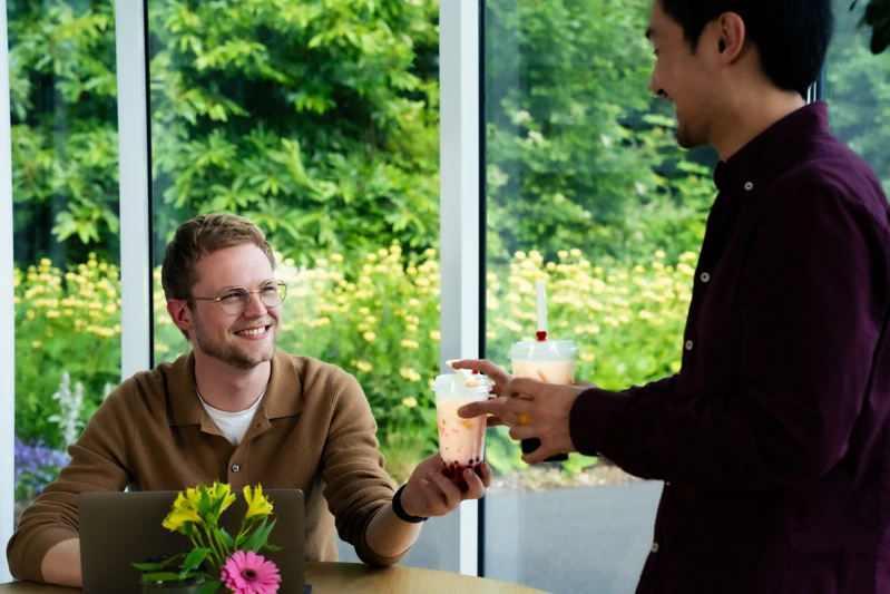 Een ontmoeting aan tafel bij GUOGUO